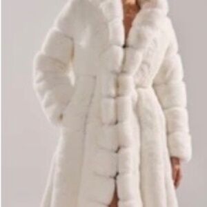 AKIRA BERLIN HOODED FAUX FUR IN WHITE Size 1X/2X1X/2X